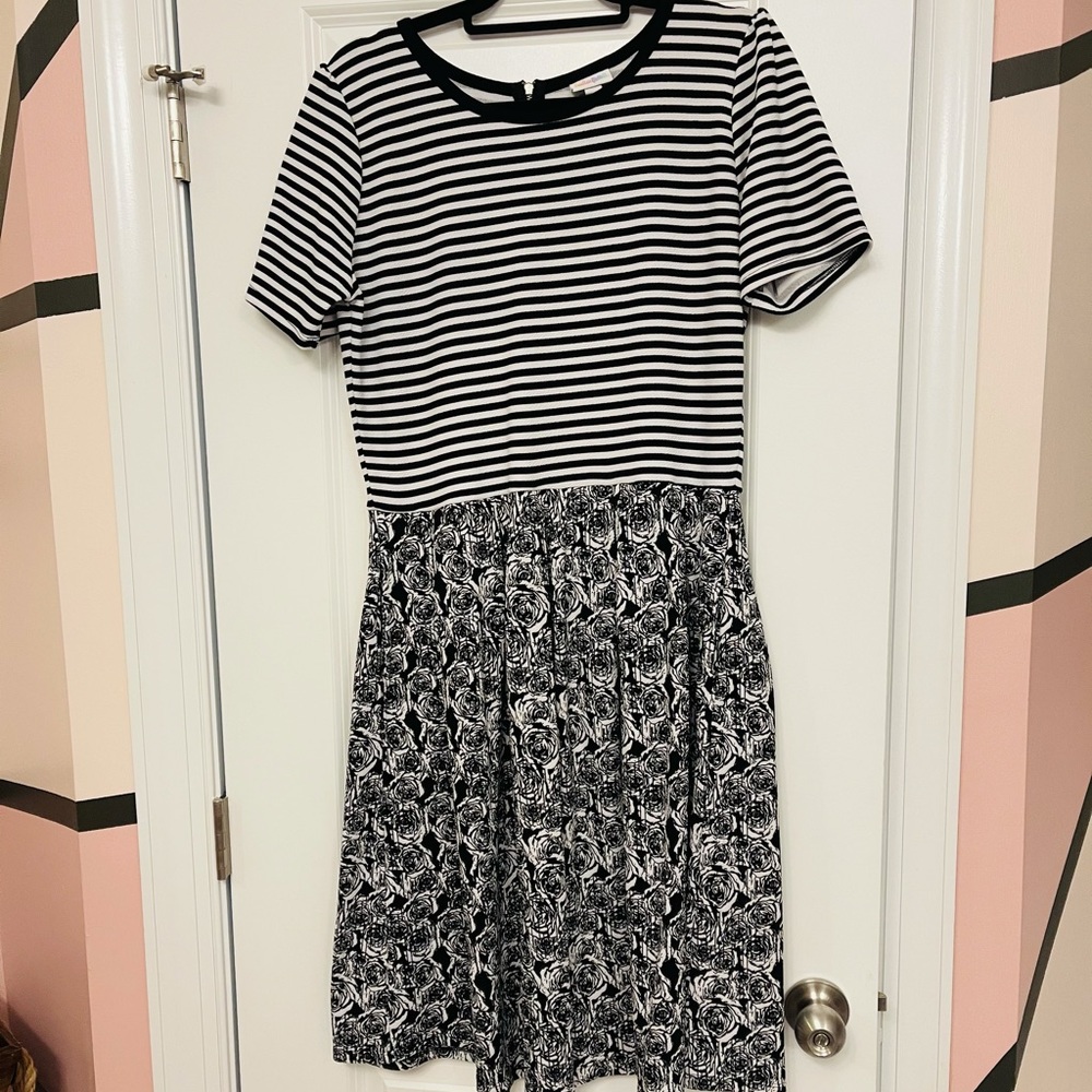 2X Stripes & Roses Lularoe Amelia Dress